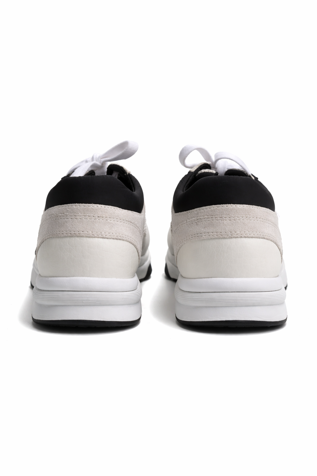 Chanel CC Logo Low-Top Sneakers. Size 38 EU / 7.5 US