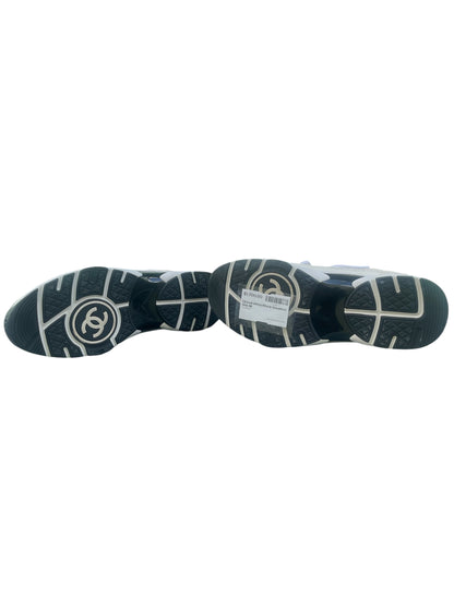 Chanel CC Logo Low-Top Sneakers. Size 38 EU / 7.5 US