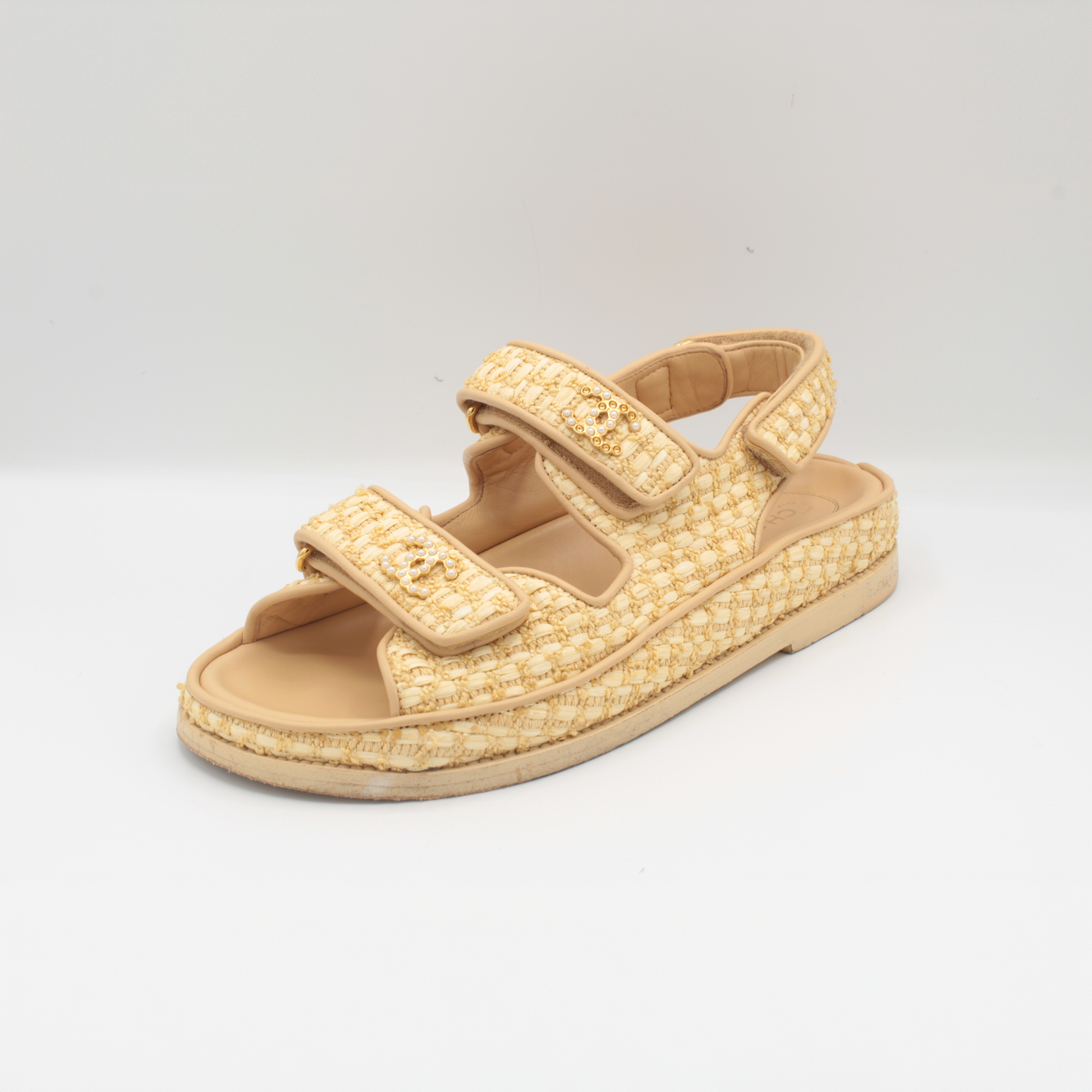 Chanel Beige Raffia Pearl Cc Logo Strap Flat Sandal Size 39 Chanel Beige Raffia Pearl Cc Logo Strap Flat Sandal Size 39